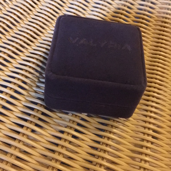 Valyria Purple Heart necklace - Picture 2 of 3